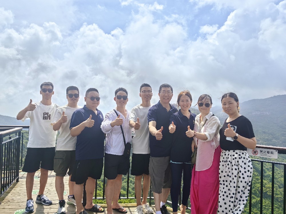 财神争霸官网28周年庆优异员工旅游，，，，，相约三亚！